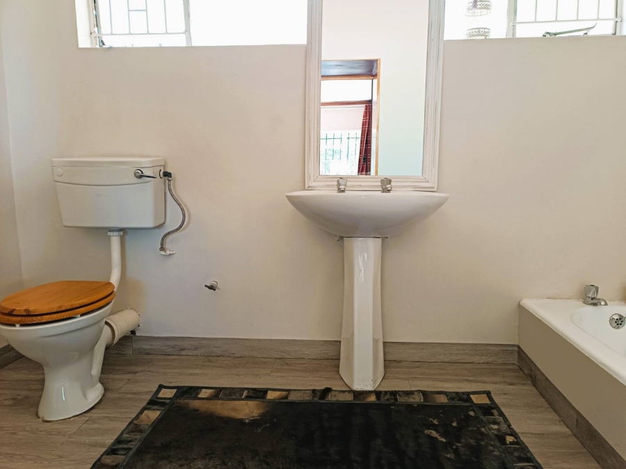 5 Bedroom Property for Sale in Langenhovenpark Free State